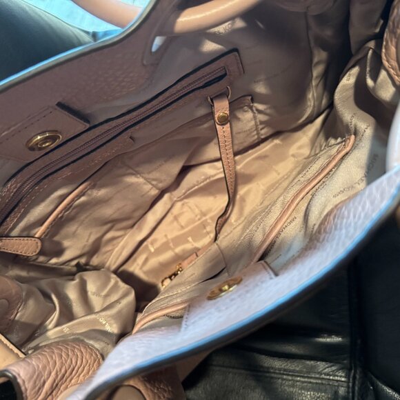 Michael Kors Dalia Large Shoulder bag in Fawn Pink - Picture 10 of 10